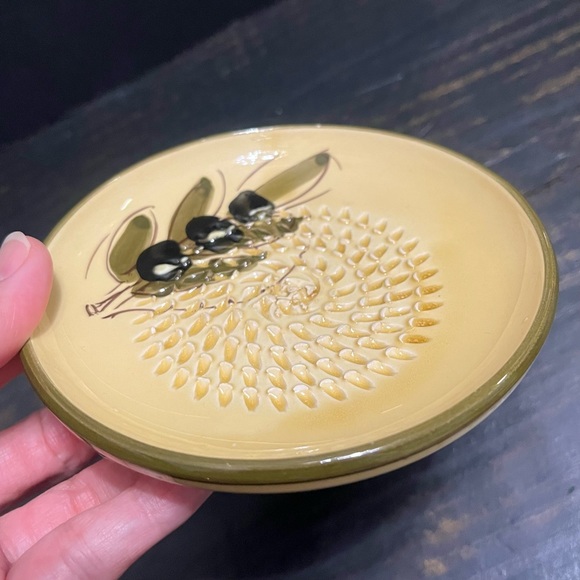 Elaboracion Artesanal Handpainted Ceramica Española Garlic Grater Dish w Olives - Picture 3 of 7